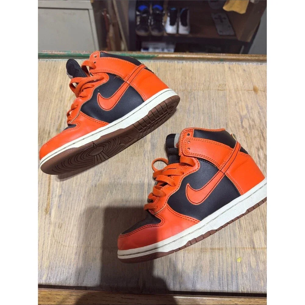 Nike Dunks High-Top Kids Sneakers in Orange and Black